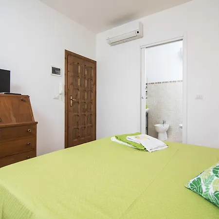 Bed & Breakfast Degli Oleandri 2*